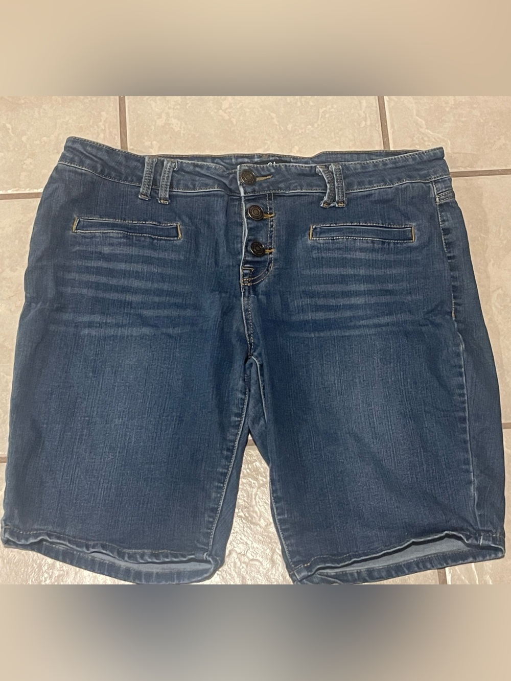 Y2K Rue21 Curvy Blue Denim Shorts with Button-fly Size 15/16